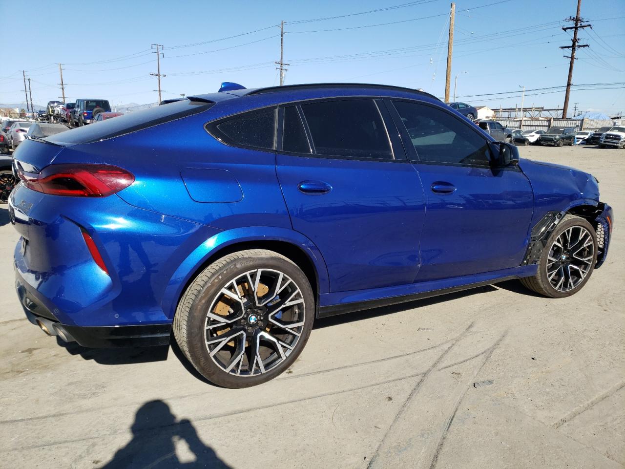 Obraz 3 z 2020 BMW X6 M 2020 z VIN 5YMCY0C03L9C70366