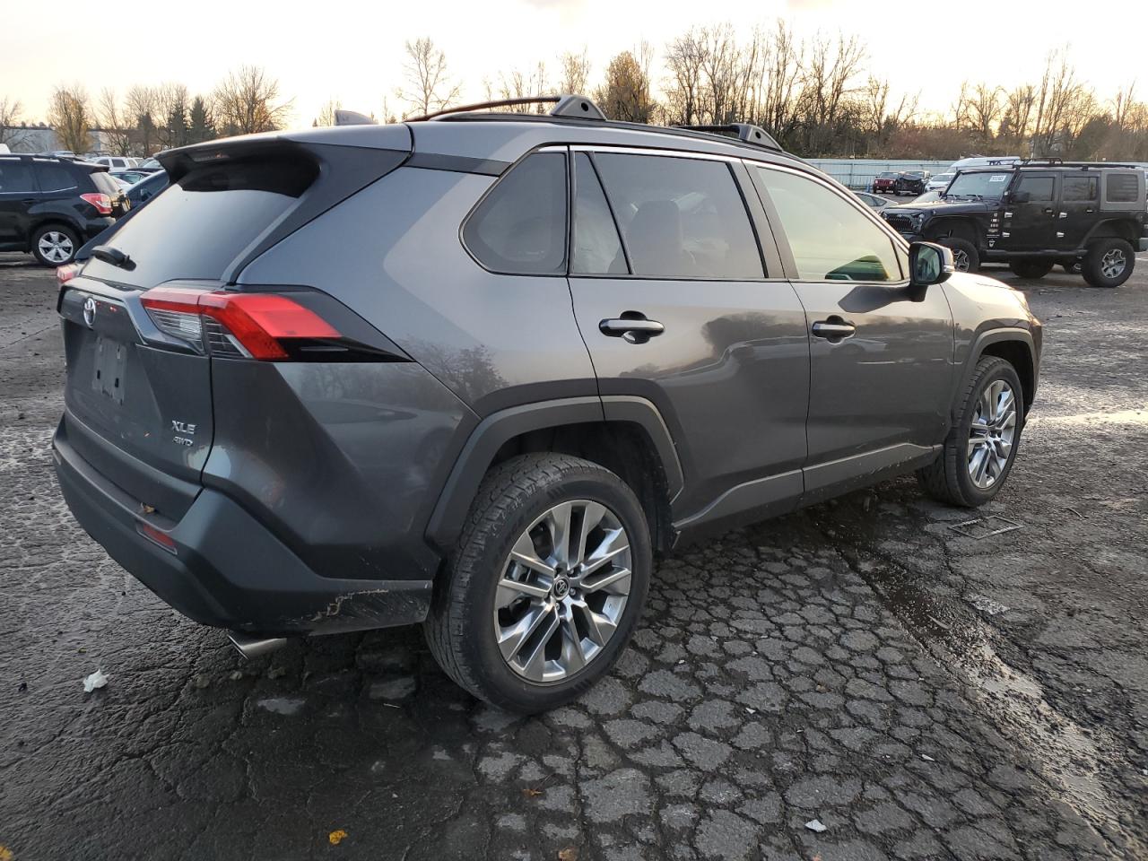 Image 3 of 2020 TOYOTA RAV4 XLE PREMIUM 2020 with VIN JTMA1RFV8LD528942