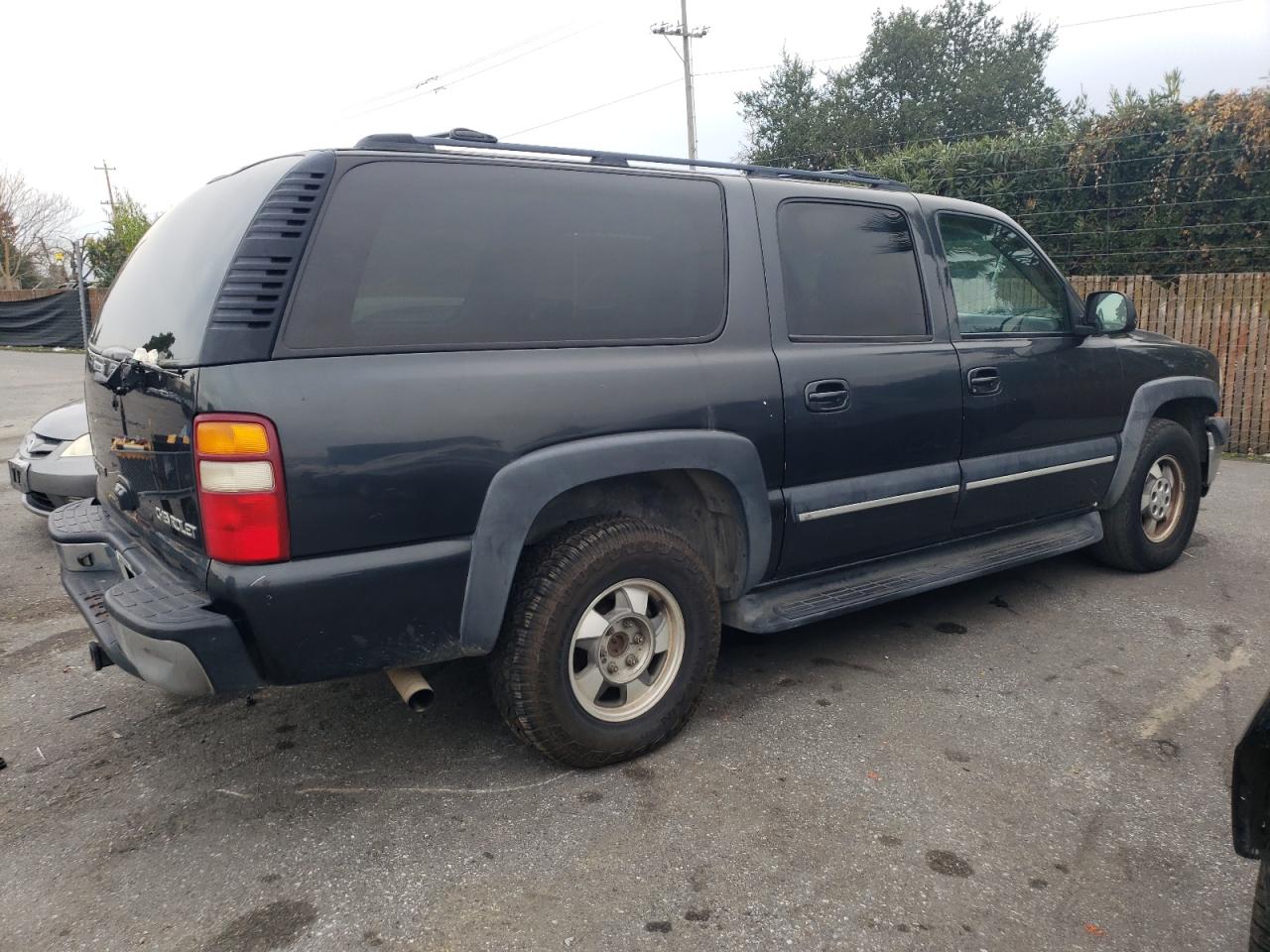 Image 3 of 2003 CHEVROLET SUBURBAN K1500 2003 with VIN 3GNFK16T83G134323