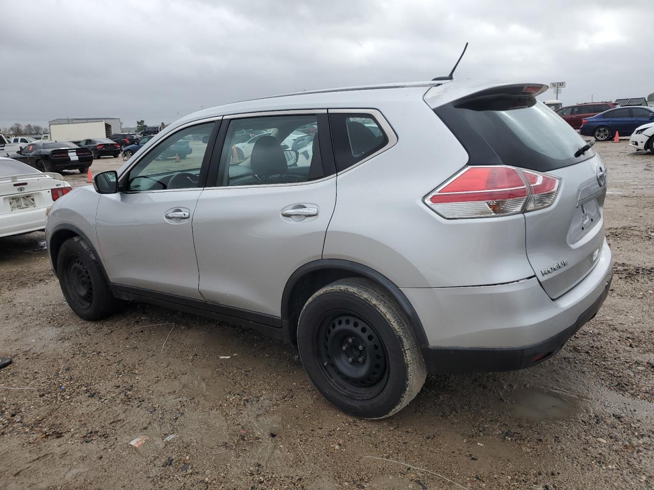 Image 2 of 2015 NISSAN ROGUE S 2015 with VIN KNMAT2MTXFP551581