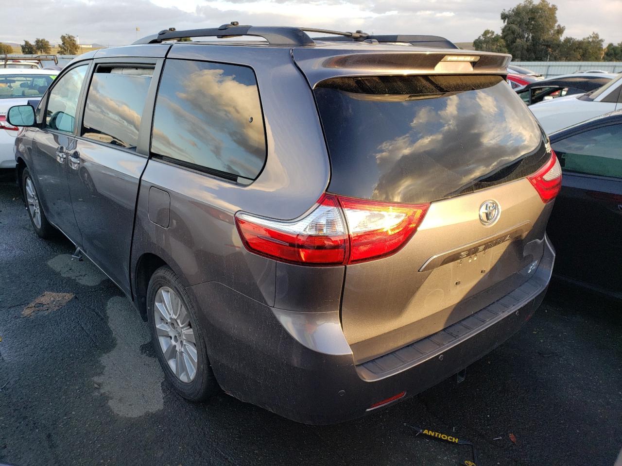 Image 2 of 2015 TOYOTA SIENNA XLE 2015 with VIN 5TDDK3DC6FS112406