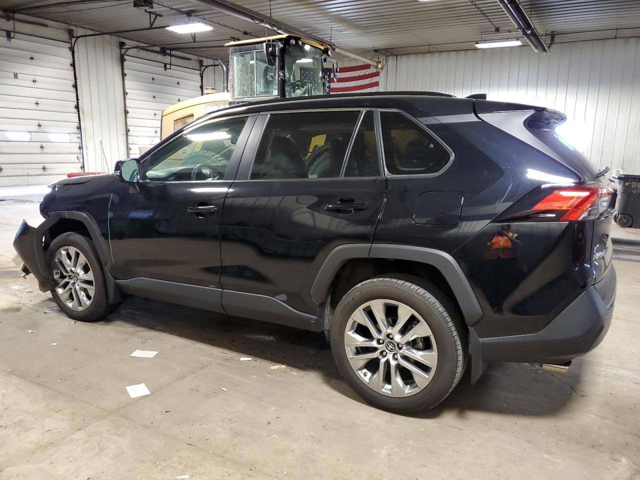 Obraz 2 z 2019 TOYOTA RAV4 XLE PREMIUM 2019 z VIN 2T3A1RFV8KW079876