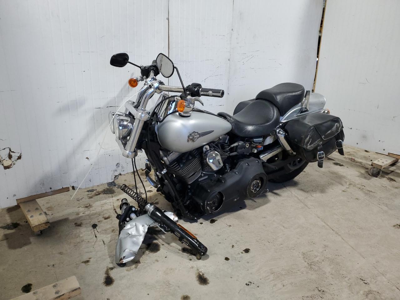 Image 2 of 2010 HARLEY-DAVIDSON FXDF  2010 with VIN 1HD1GY417AC301722