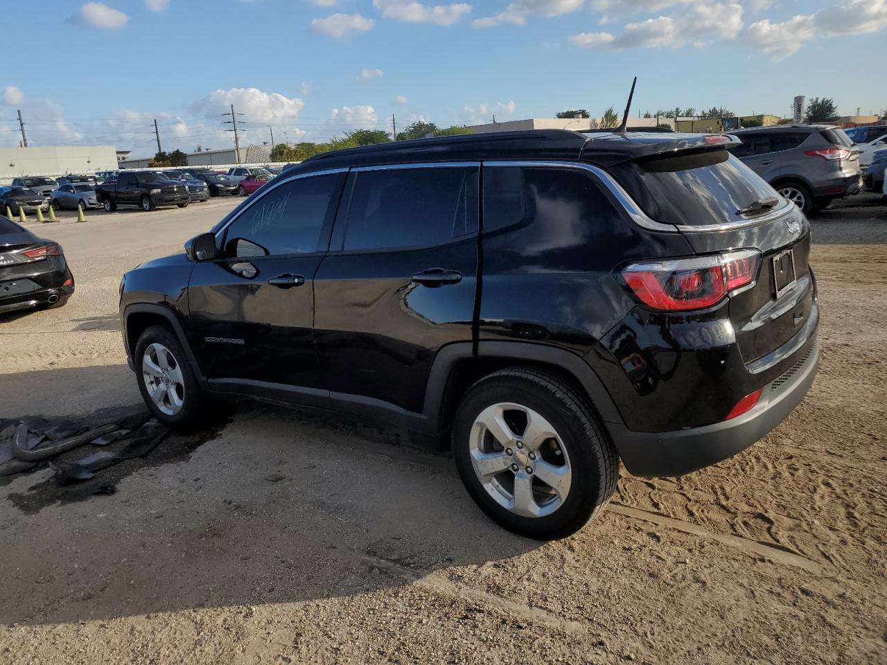 Image 2 of 2018 JEEP COMPASS LATITUDE 2018 with VIN 3C4NJCBB5JT266623