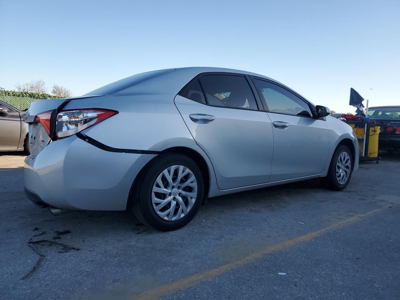 Image 3 of 2018 TOYOTA COROLLA L 2018 with VIN 5YFBURHEXJP822152