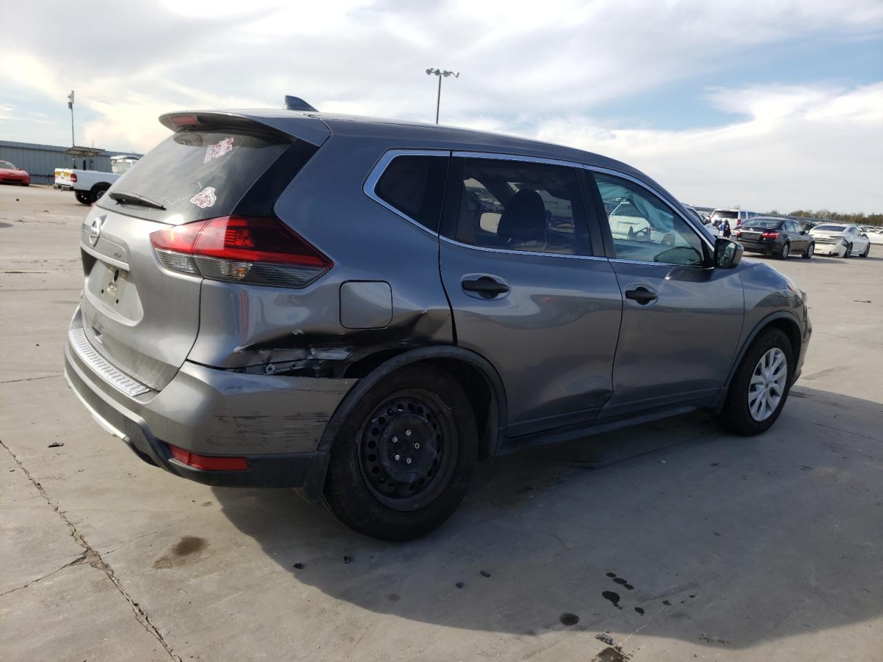 Obraz 3 z 2018 NISSAN ROGUE S 2018 z VIN KNMAT2MT3JP611094