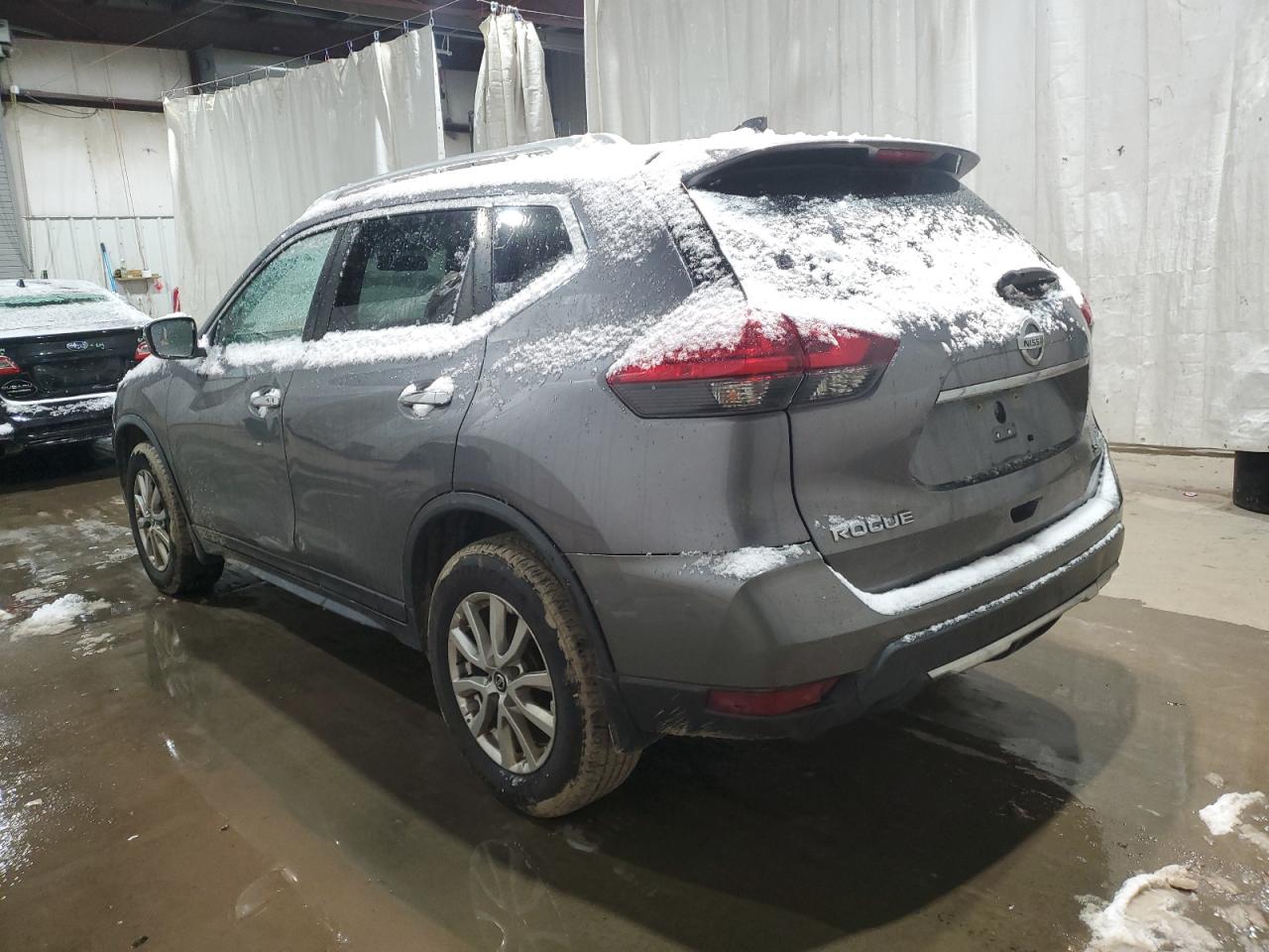 Obraz 2 z 2017 NISSAN ROGUE S 2017 z VIN KNMAT2MV7HP612454