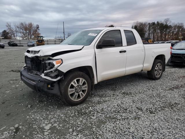 Изображение 1 2017 TOYOTA TUNDRA DOUBLE CAB SR/SR5 2017 с VIN 5TFRW5F12HX215238