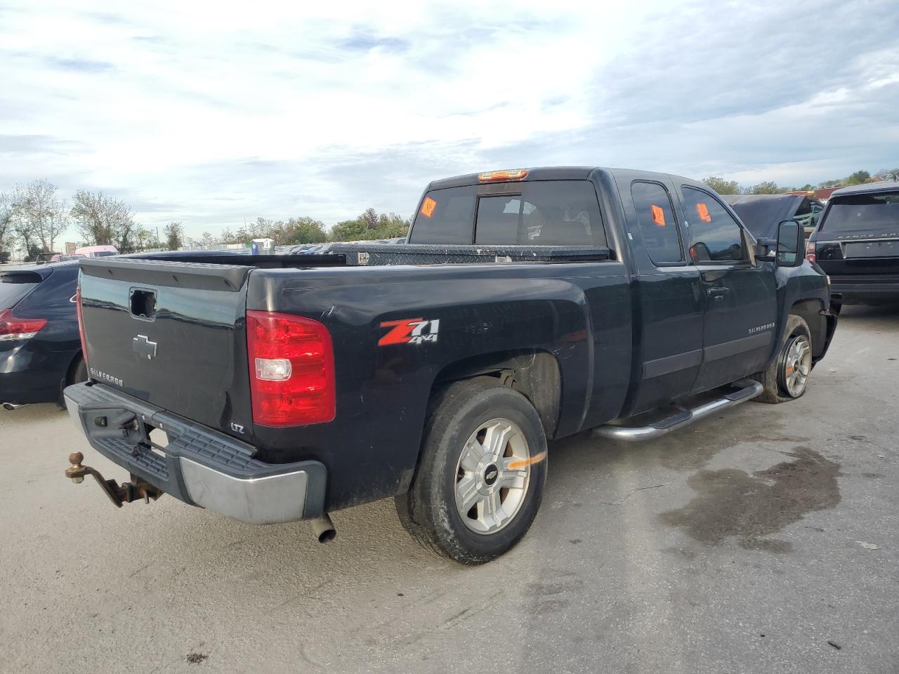 Obraz 3 z 2007 CHEVROLET SILVERADO K1500 2007 z VIN 1GCEK19J57Z512960