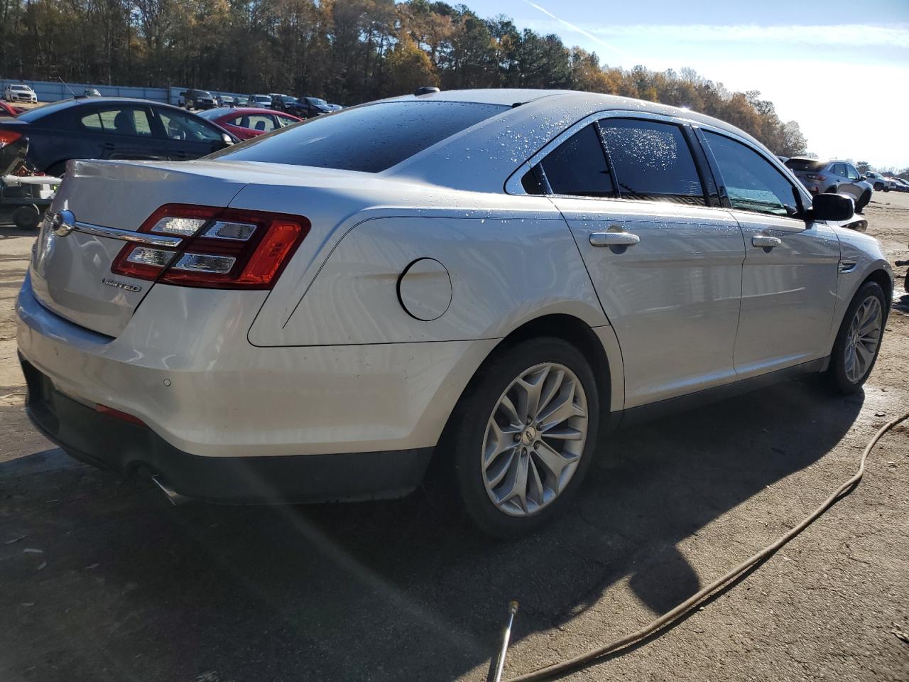 Изображение 3 2015 FORD TAURUS LIMITED 2015 с VIN 1FAHP2F87FG117622