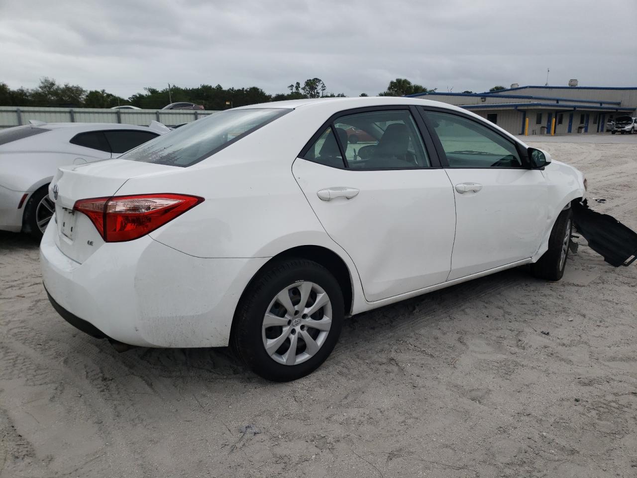 Image 3 of 2018 TOYOTA COROLLA L 2018 with VIN 5YFBURHEXJP802371