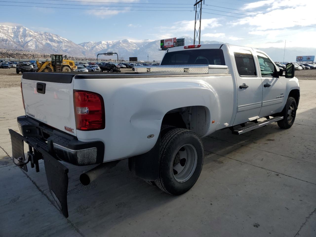 Image 3 of 2010 GMC SIERRA C3500 2010 with VIN 1GT7C2B66AF105787