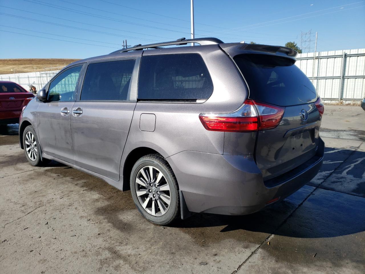 Изображение 2 2019 TOYOTA SIENNA XLE 2019 с VIN 5TDDZ3DC7KS222872