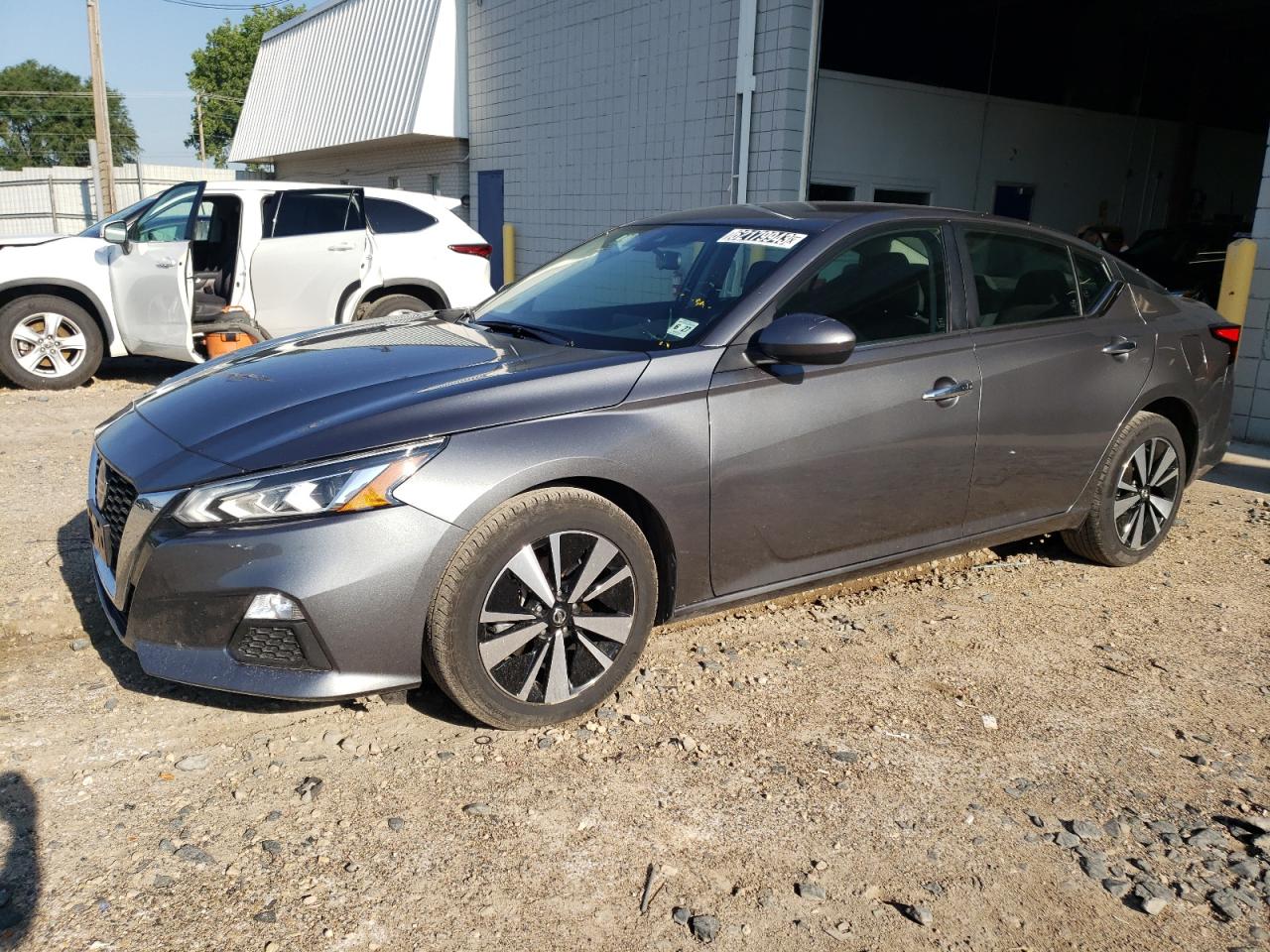 Image 1 of 2022 NISSAN ALTIMA SV 2022 with VIN 1N4BL4DW6NN357852