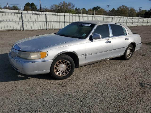 Изображение 1 2000 LINCOLN TOWN CAR SIGNATURE 2000 с VIN 1LNHM82W3YY864380