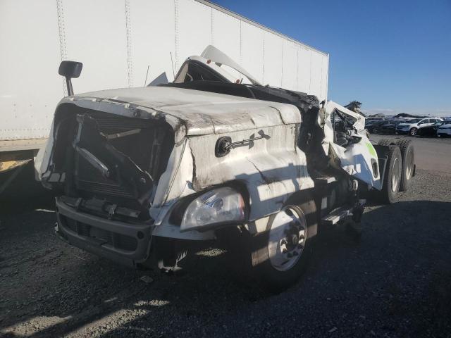 Image 2 of 2016 FREIGHTLINER CASCADIA 125  2016 with VIN 3AKJGEDVXGSHS6623