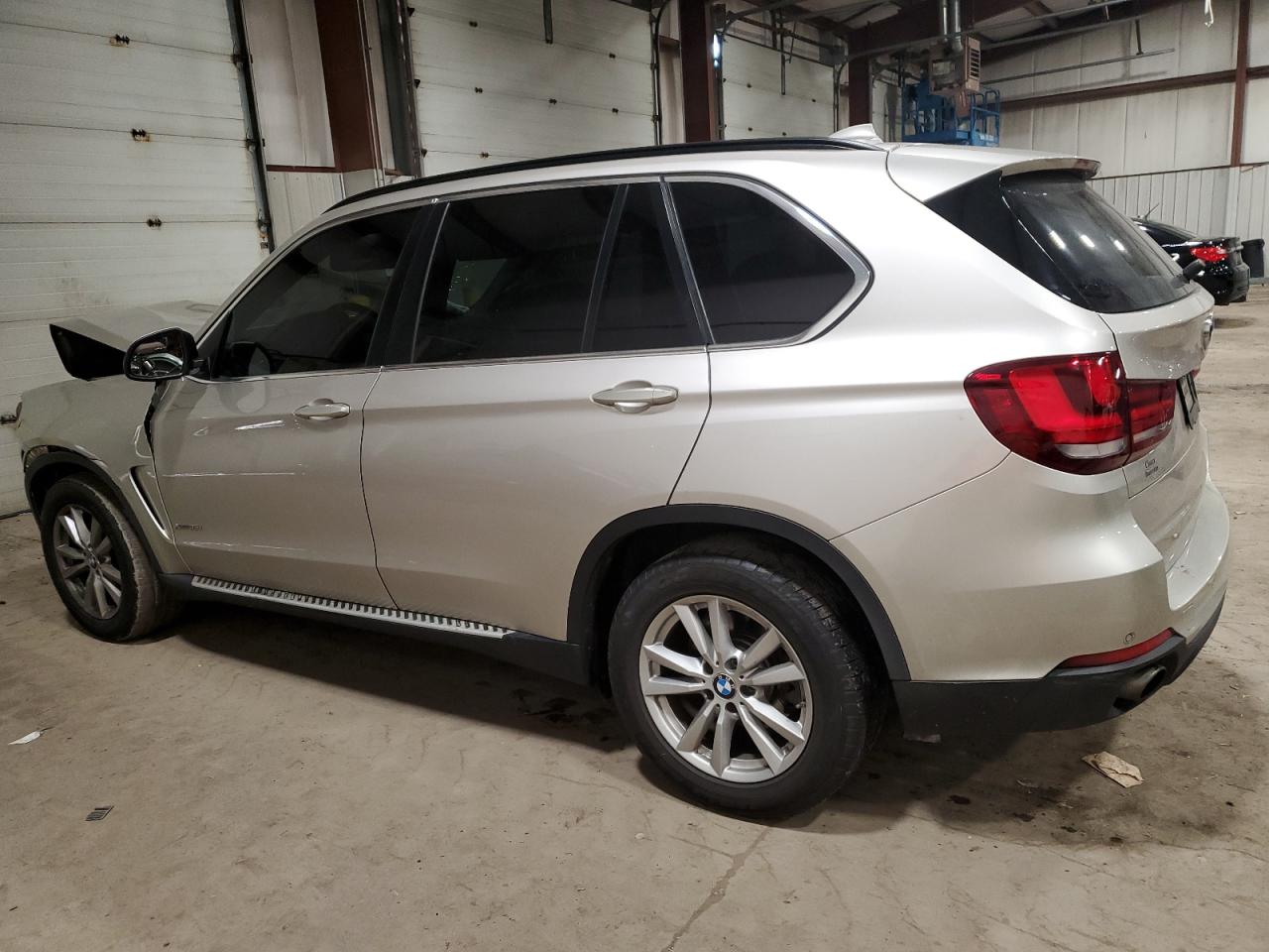 Obraz 2 z 2015 BMW X5 XDRIVE35I 2015 z VIN 5UXKR0C56F0K63932