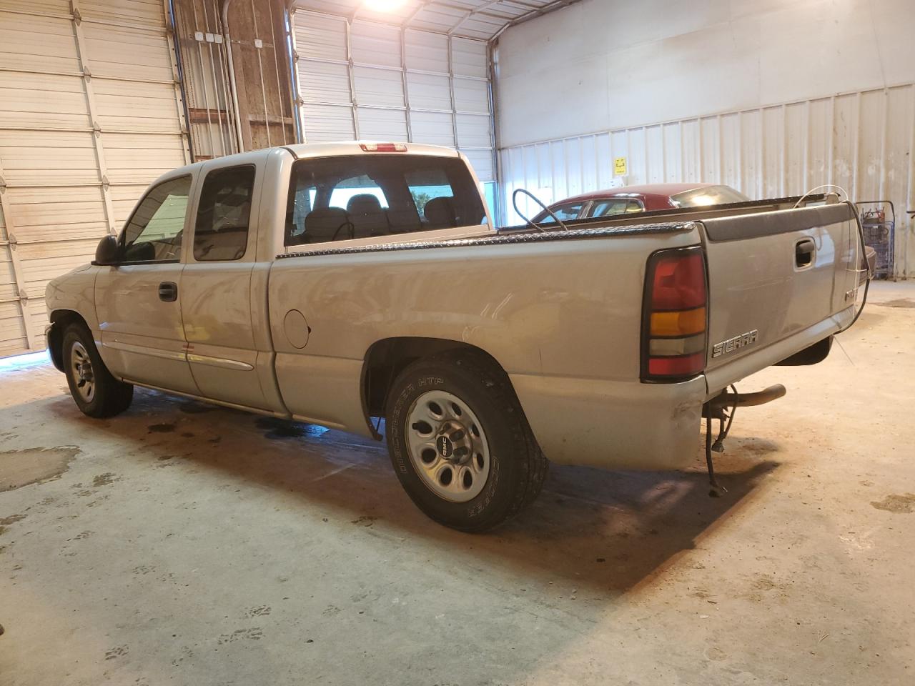 Image 2 of 2007 GMC NEW SIERRA C1500 CLASSIC 2007 with VIN 1GTEC19V87Z141678
