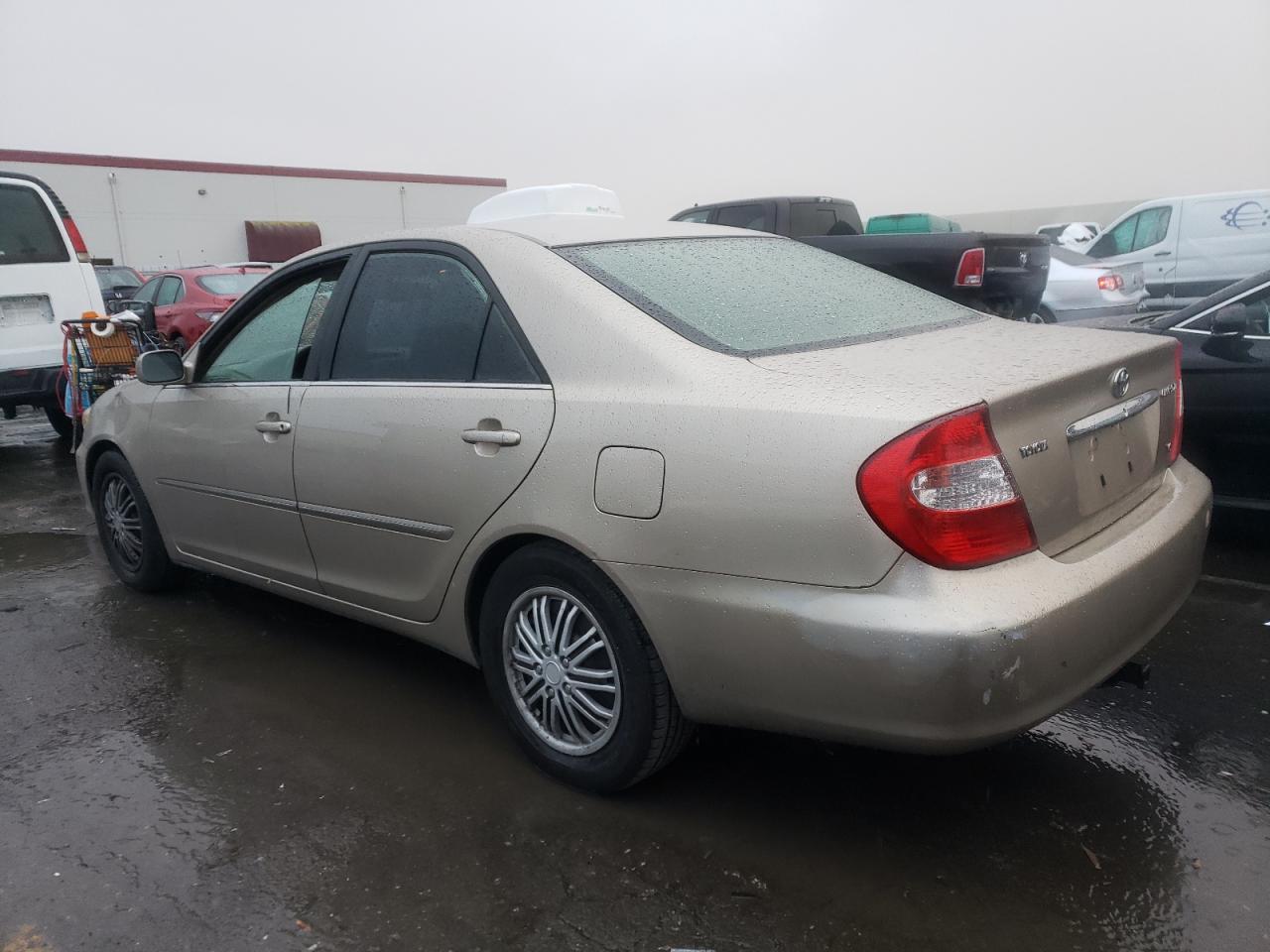 Image 2 of 2002 TOYOTA CAMRY LE 2002 with VIN JTDBF30K820062114