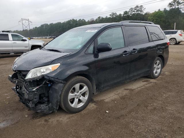 2015 TOYOTA SIENNA LE 2015 image