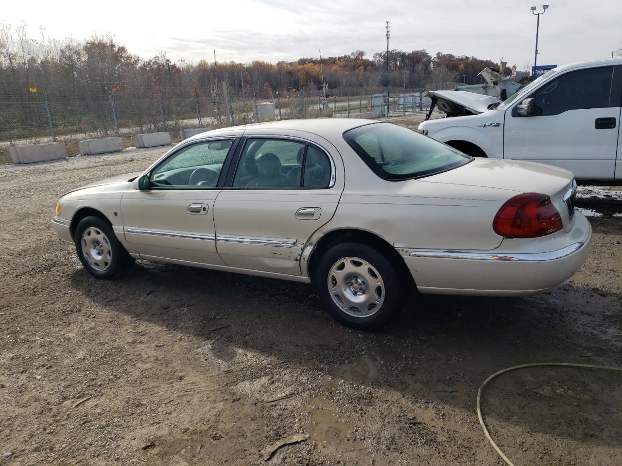 Image 2 of 2002 LINCOLN CONTINENTAL  2002 with VIN 1LNHM97V72Y696076