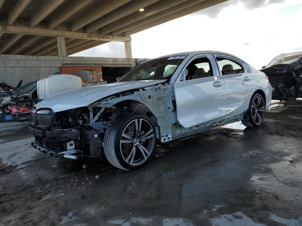 Obraz 1 z 2023 BMW 330I  2023 z VIN 3MW69FF03P8D74657