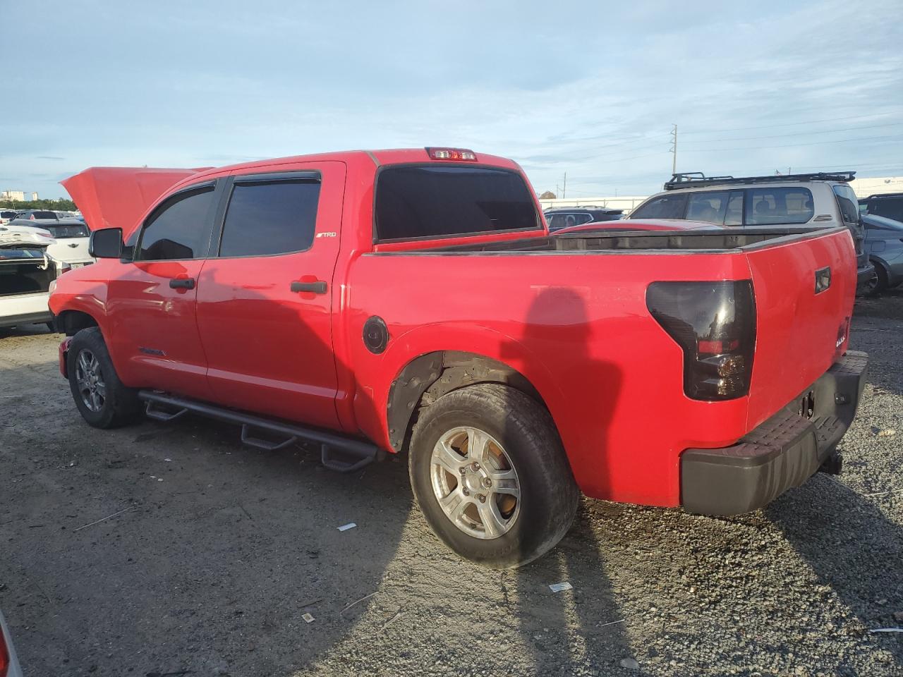Image 2 of 2011 TOYOTA TUNDRA CREWMAX SR5 2011 with VIN 5TFEY5F11BX112408