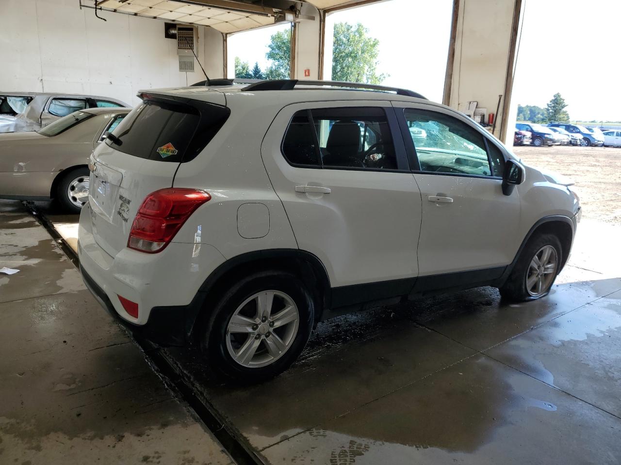Image 3 of 2021 CHEVROLET TRAX 1LT 2021 with VIN KL7CJPSB0MB339298