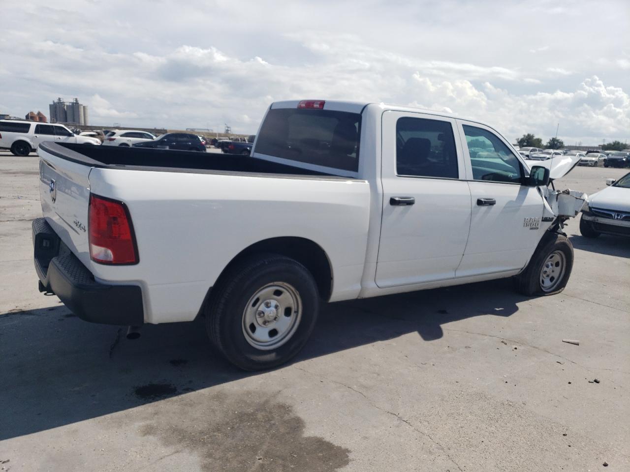 Image 3 of 2019 RAM 1500 CLASSIC TRADESMAN 2019 with VIN 1C6RR7KT4KS632723