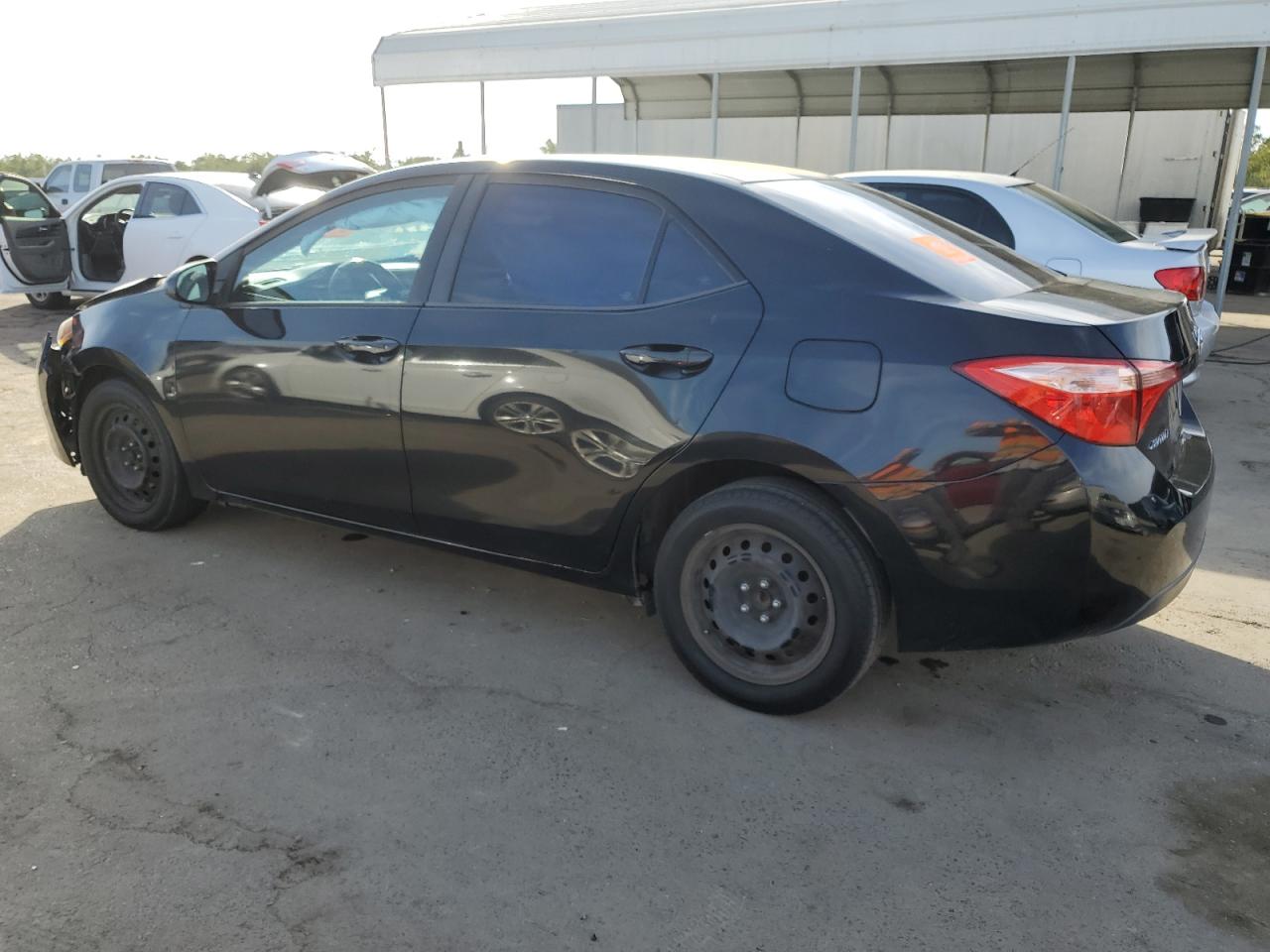 Obraz 2 z 2017 TOYOTA COROLLA L 2017 z VIN 5YFBURHE1HP640088