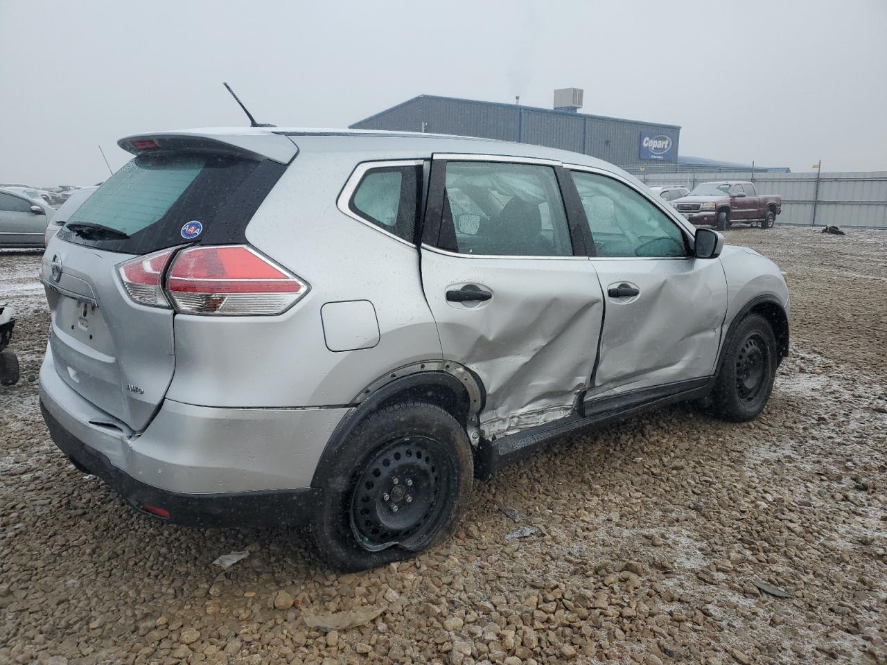 Image 3 of 2016 NISSAN ROGUE S 2016 with VIN KNMAT2MV2GP700620