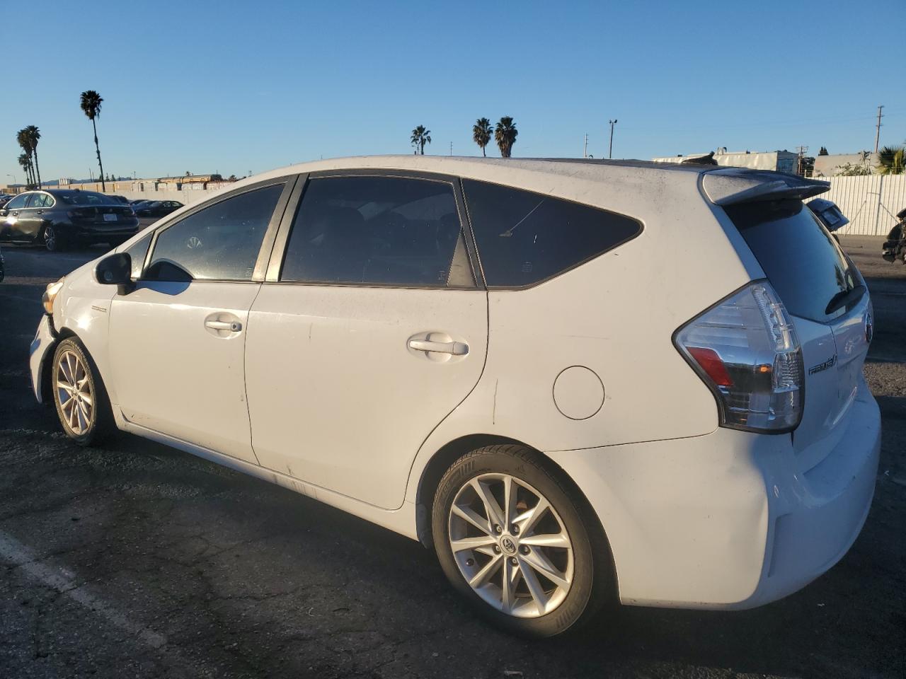 Image 2 of 2013 TOYOTA PRIUS V  2013 with VIN JTDZN3EU5D3250540