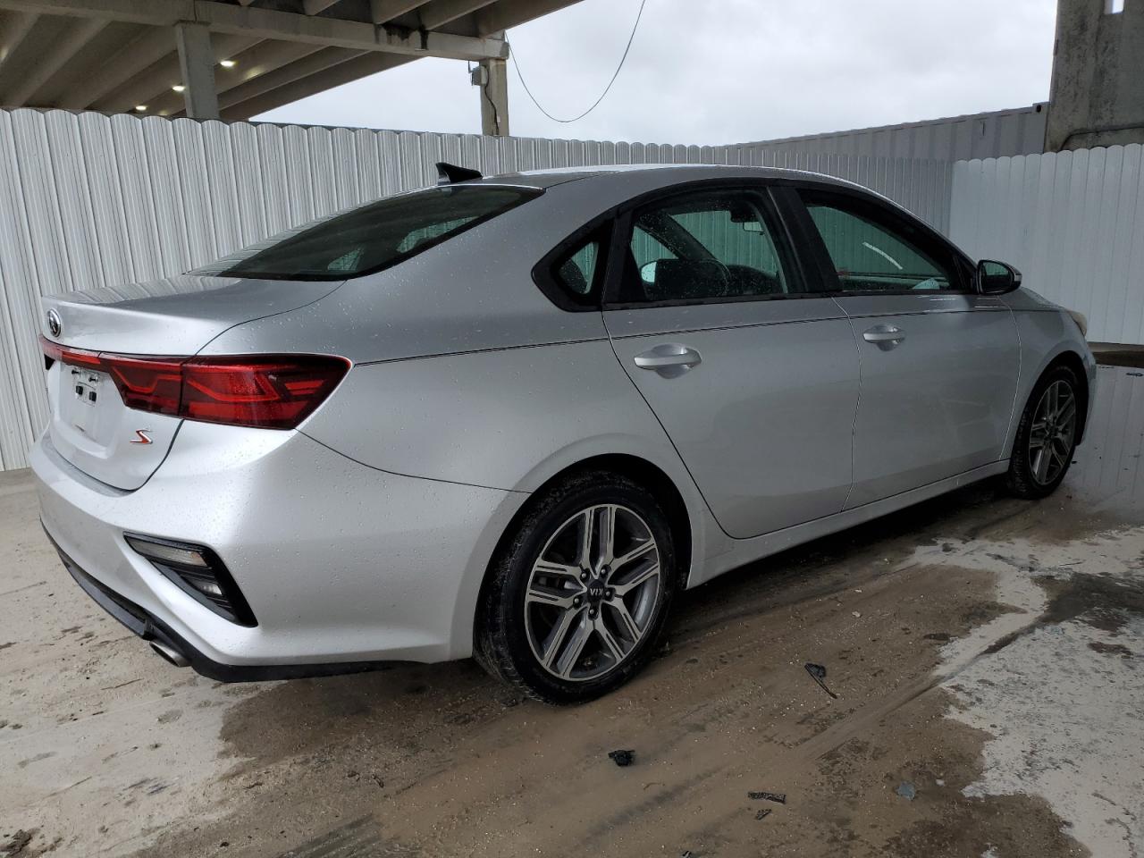 Image 3 of 2019 KIA FORTE GT LINE 2019 with VIN 3KPF34AD7KE013719
