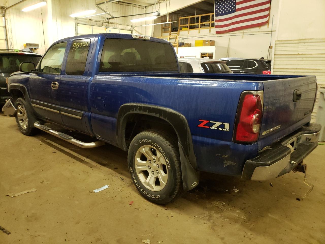 Image 2 of 2004 CHEVROLET SILVERADO K1500 2004 with VIN 2GCEK19T641221387