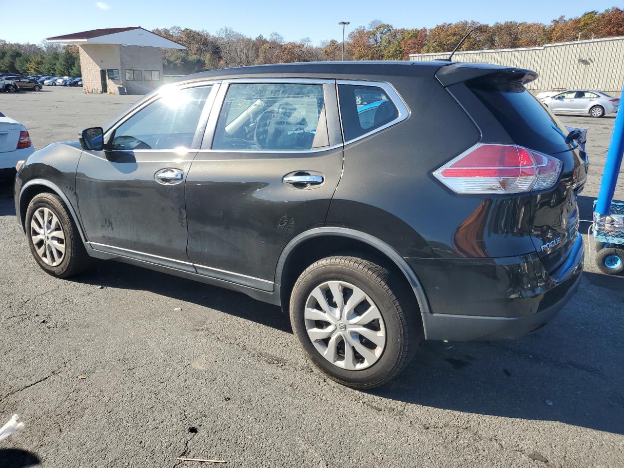 Изображение 2 Nissan Rogue S 2015 с VIN KNMAT2MVXFP535415