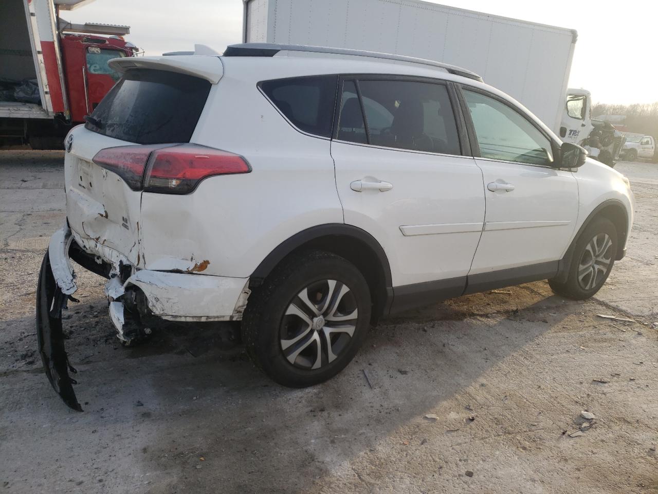 Изображение 3 2017 TOYOTA RAV4 LE 2017 с VIN 2T3BFREV0HW631564