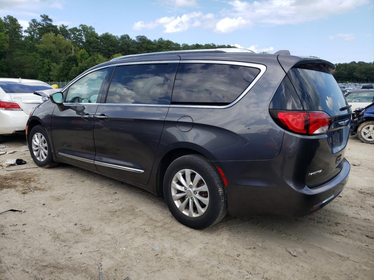 Изображение 2 2018 CHRYSLER PACIFICA TOURING L 2018 с VIN 2C4RC1BG6JR153973