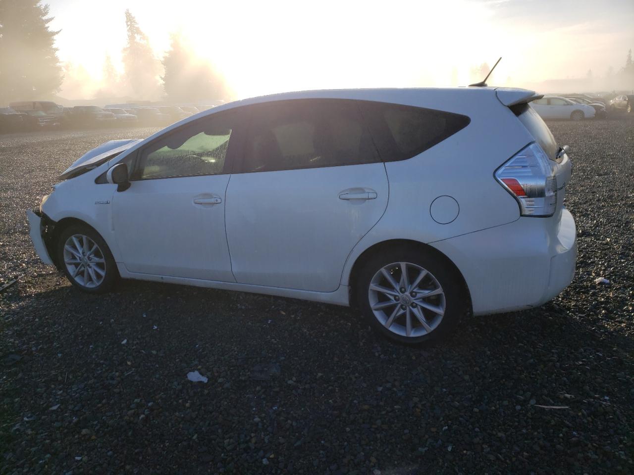 Изображение 2 2013 TOYOTA PRIUS V  2013 с VIN JTDZN3EU2D3196940