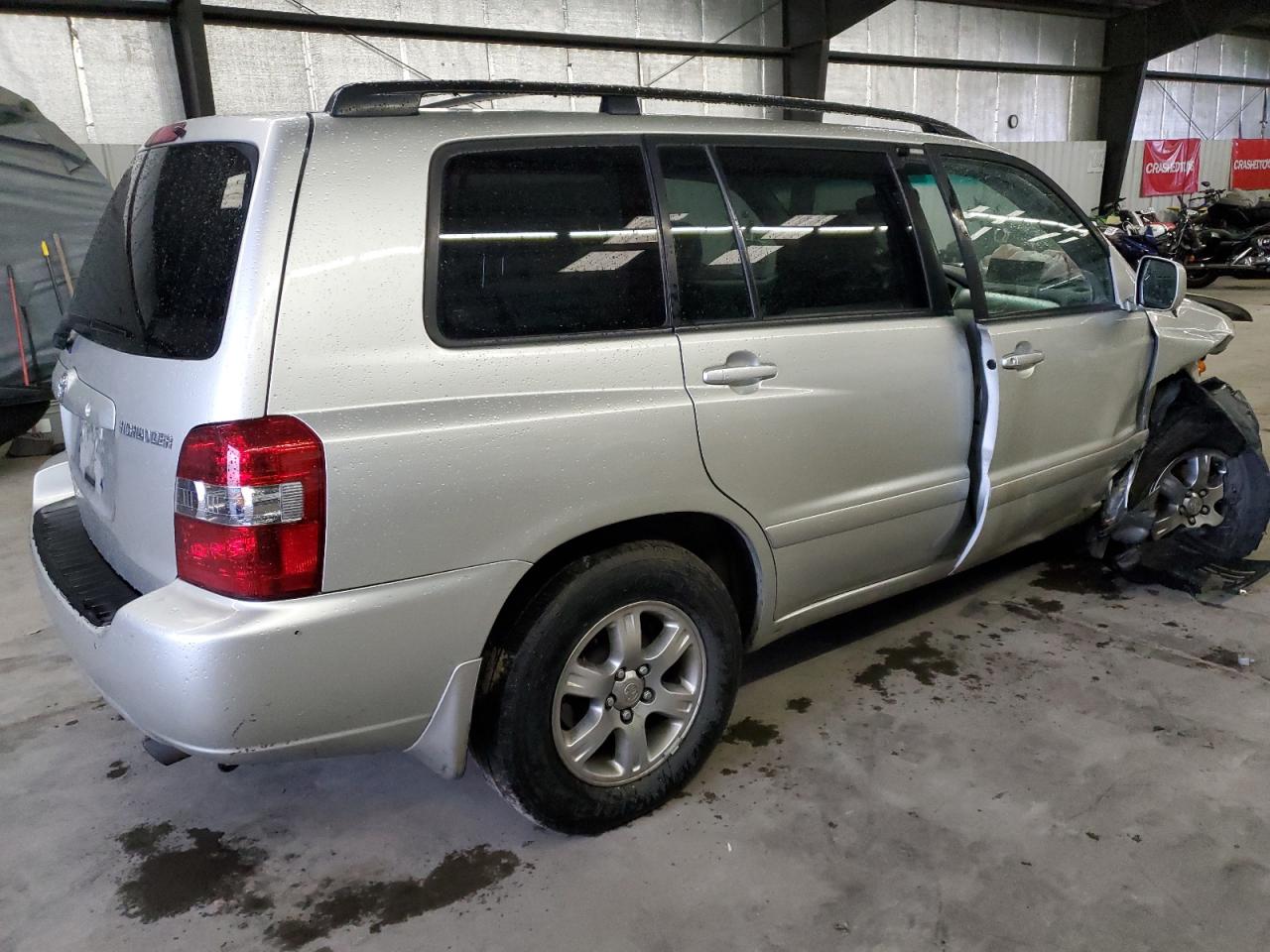 Image 3 of 2005 TOYOTA HIGHLANDER LIMITED 2005 with VIN JTEEP21A650070139