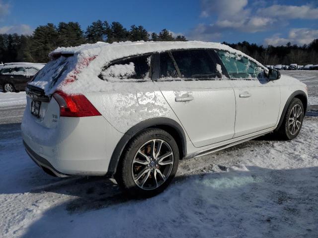 Image 3 of 2016 VOLVO V60 CROSS COUNTRY PREMIER 2016 with VIN YV4612HK4G1003512