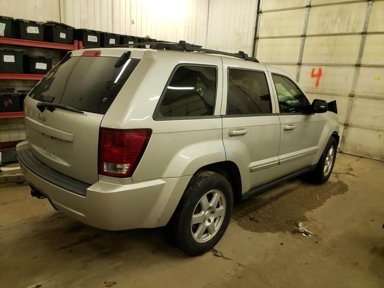 Obraz 3 z 2010 JEEP GRAND CHEROKEE LAREDO 2010 z VIN 1J4PR4GK0AC101908