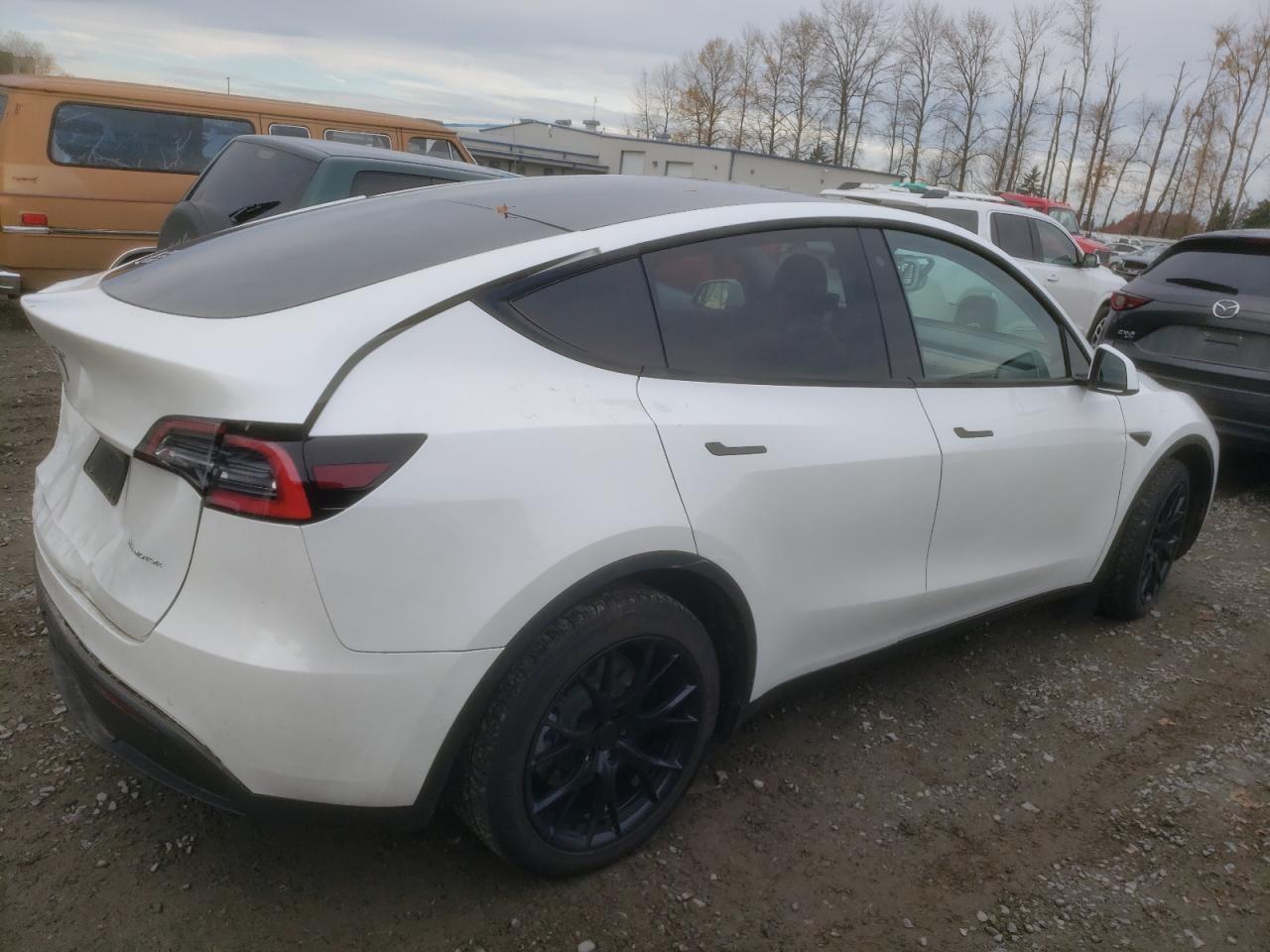 Image 3 of 2020 TESLA MODEL Y  2020 with VIN 5YJYGDEE1LF051135