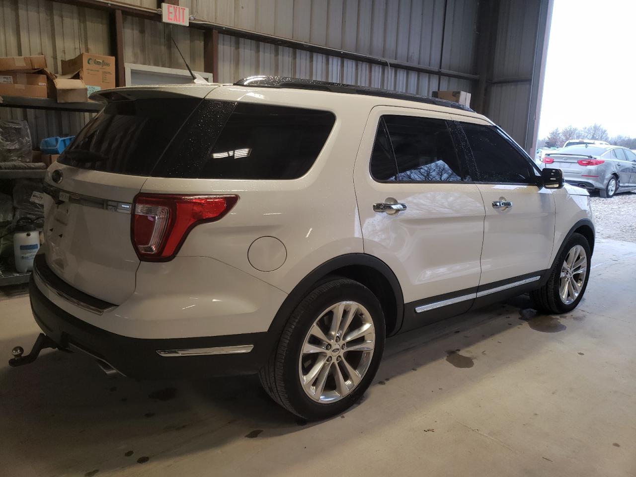 Изображение 3 2018 FORD EXPLORER LIMITED 2018 с VIN 1FM5K7F84JGA97844