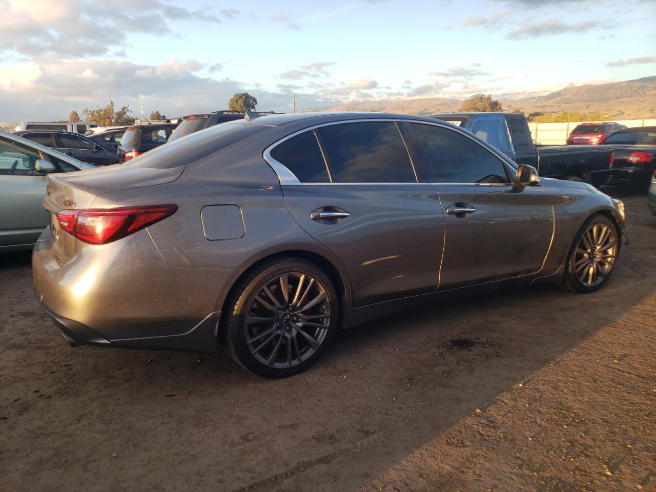 Obraz 3 z 2018 INFINITI Q50 RED SPORT 400 2018 z VIN JN1FV7APXJM460652