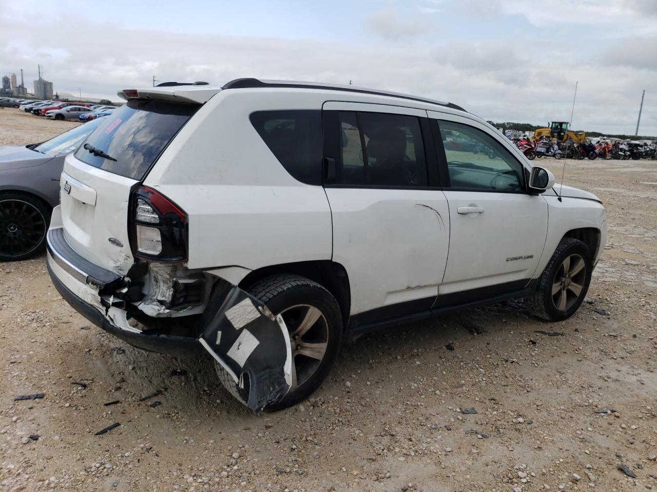 Obraz 3 z 2016 JEEP COMPASS LATITUDE 2016 z VIN 1C4NJDEBXGD697927