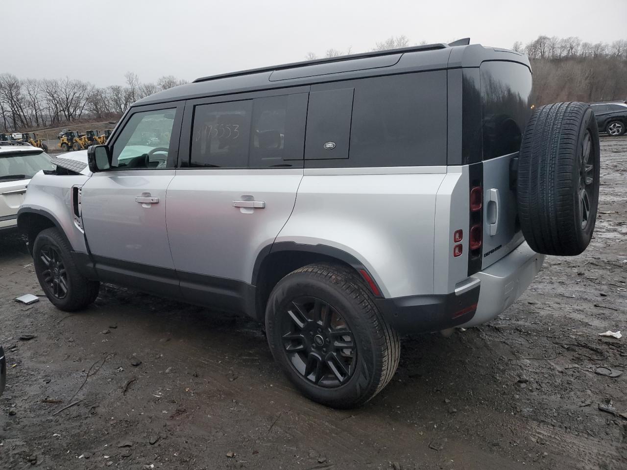 Obraz 2 z 2023 LAND ROVER DEFENDER 110 S 2023 z VIN SALEJ7EX7P2189271