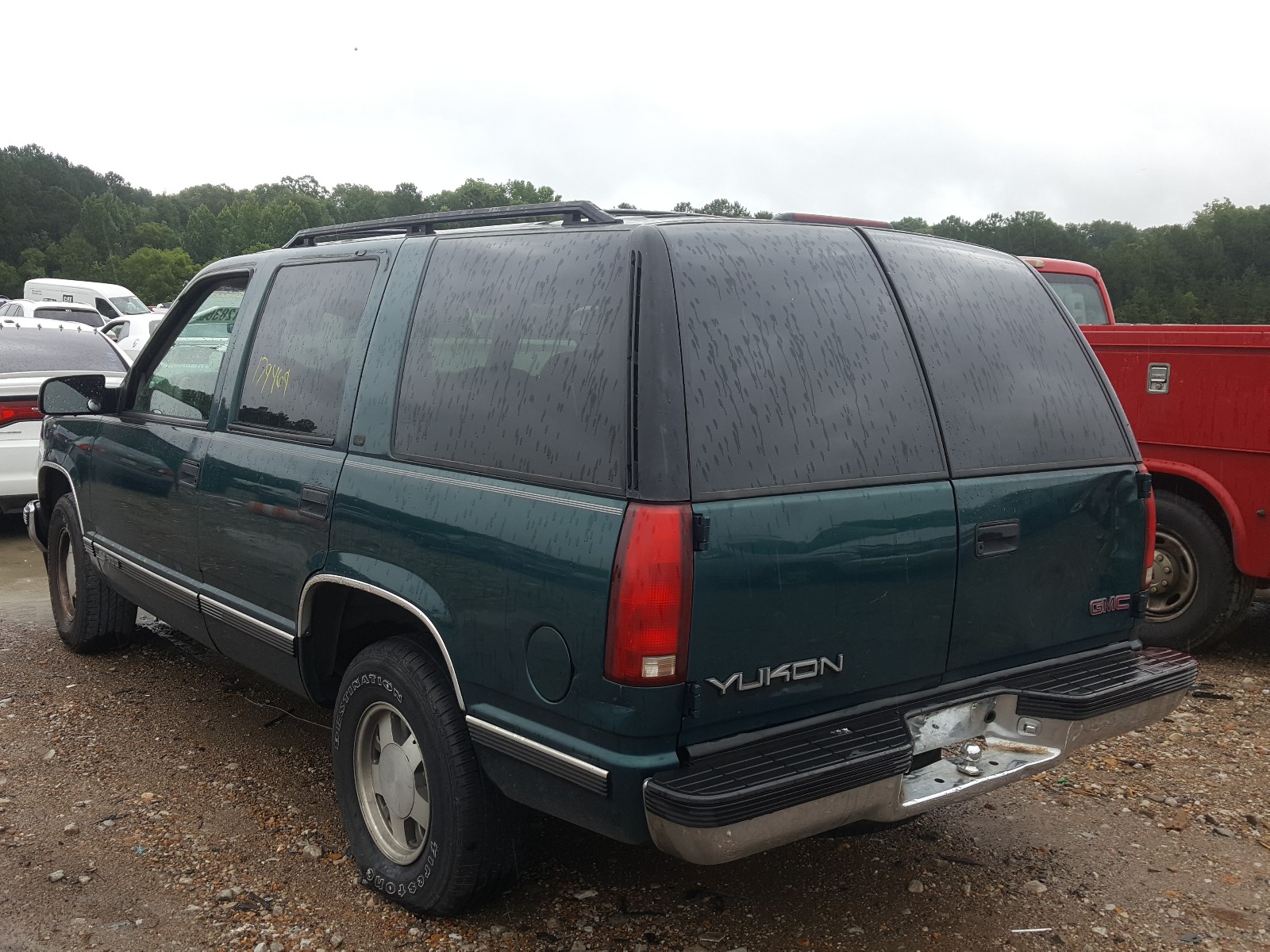 Image 3 of 1999 GMC YUKON 1999 with VIN 1GKEC13R2XJ701712