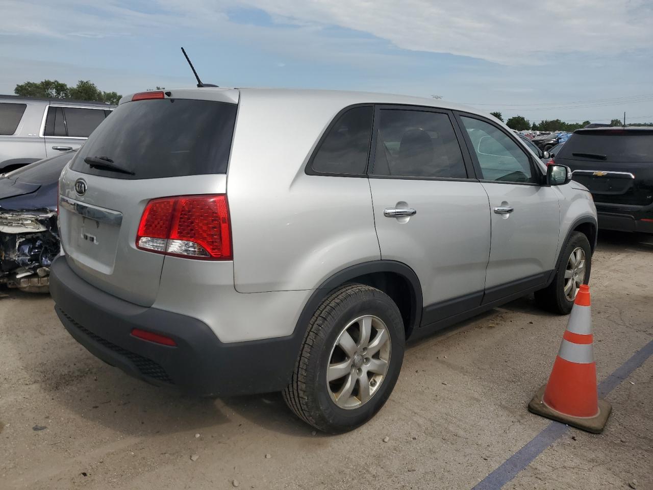 Изображение 3 2013 KIA SORENTO LX 2013 с VIN 5XYKT3A17DG372895