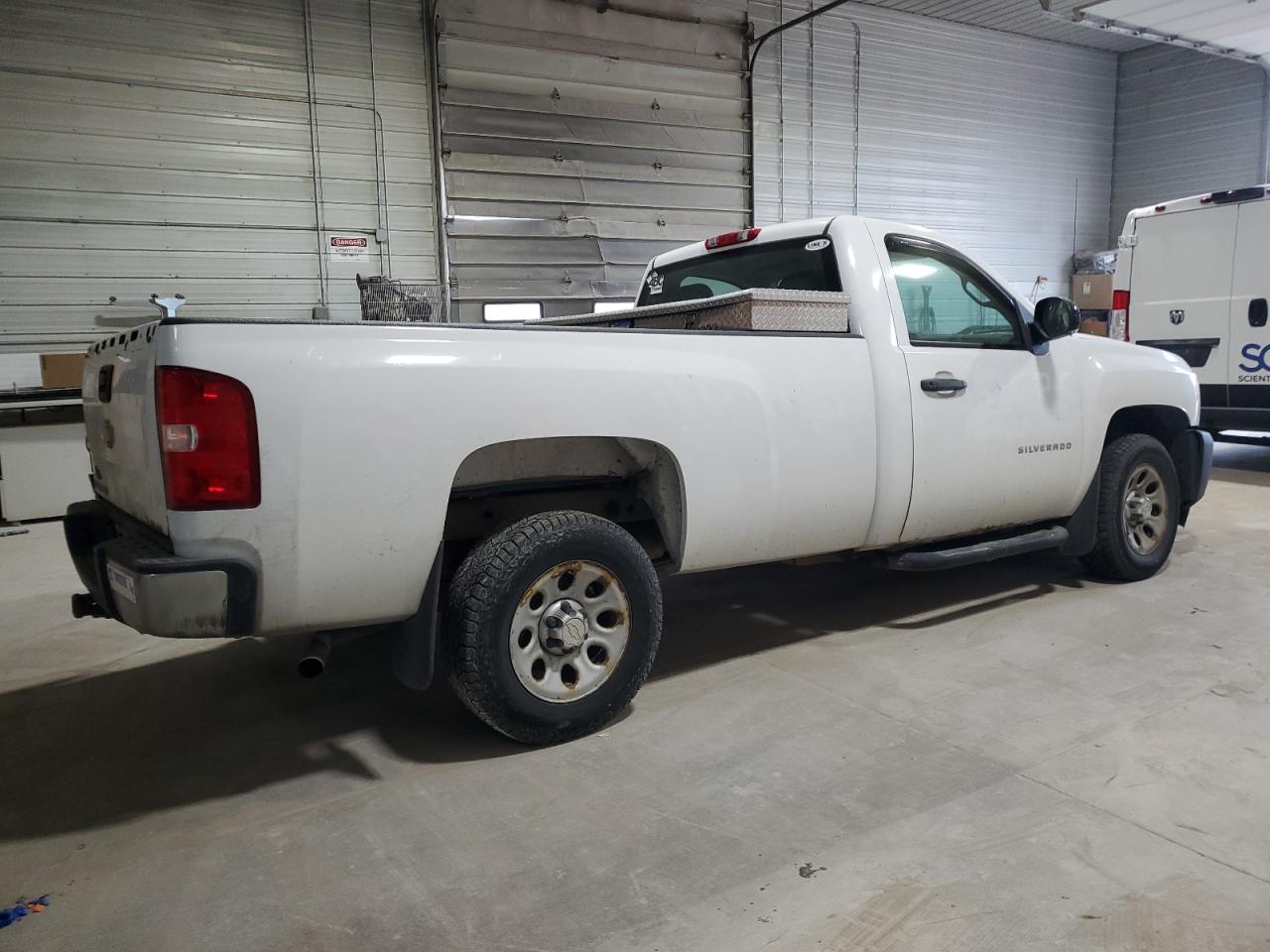 Image 3 of 2010 CHEVROLET SILVERADO C1500 2010 with VIN 1GCPCPEXXAZ160095