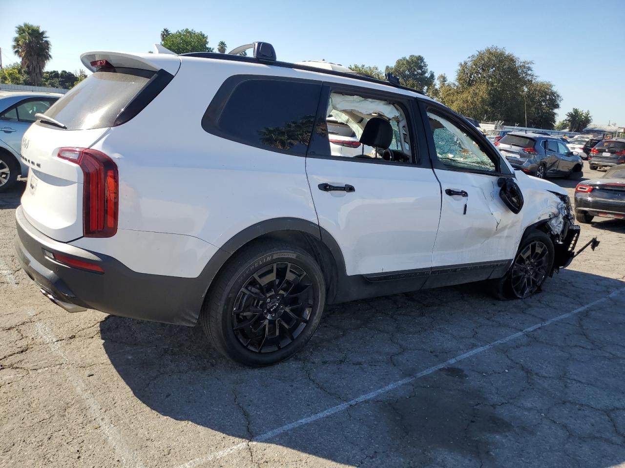 Изображение 3 2022 KIA TELLURIDE EX 2022 с VIN 5XYP3DHC1NG258489